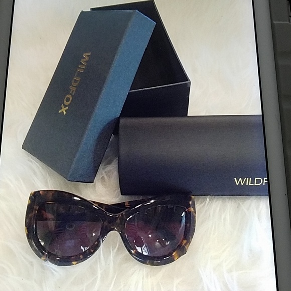 SSS❌❌❌❌SOLD Wildfox Kitten tortoise sunnies ! - Picture 6 of 6